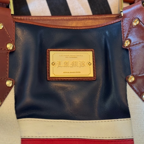 L.A.M.B - Picture 8 of 8